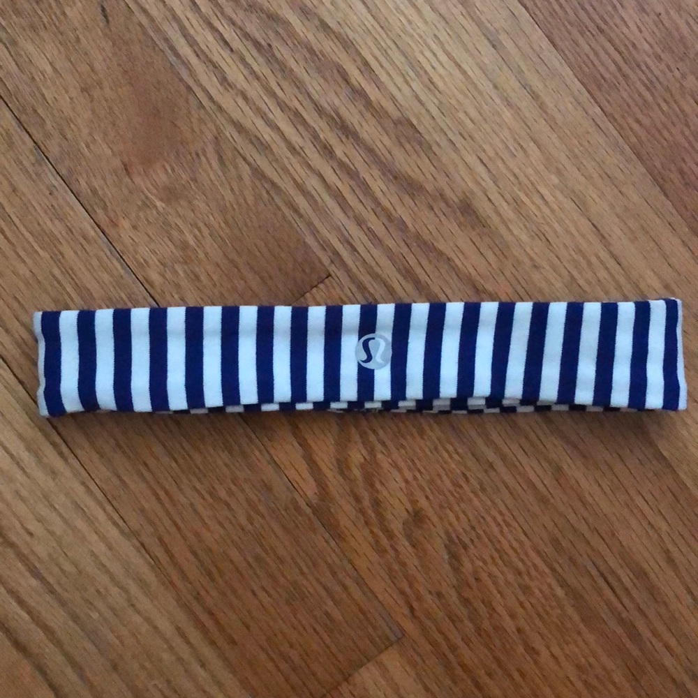 Lululemon Fly Away Tamer Headband